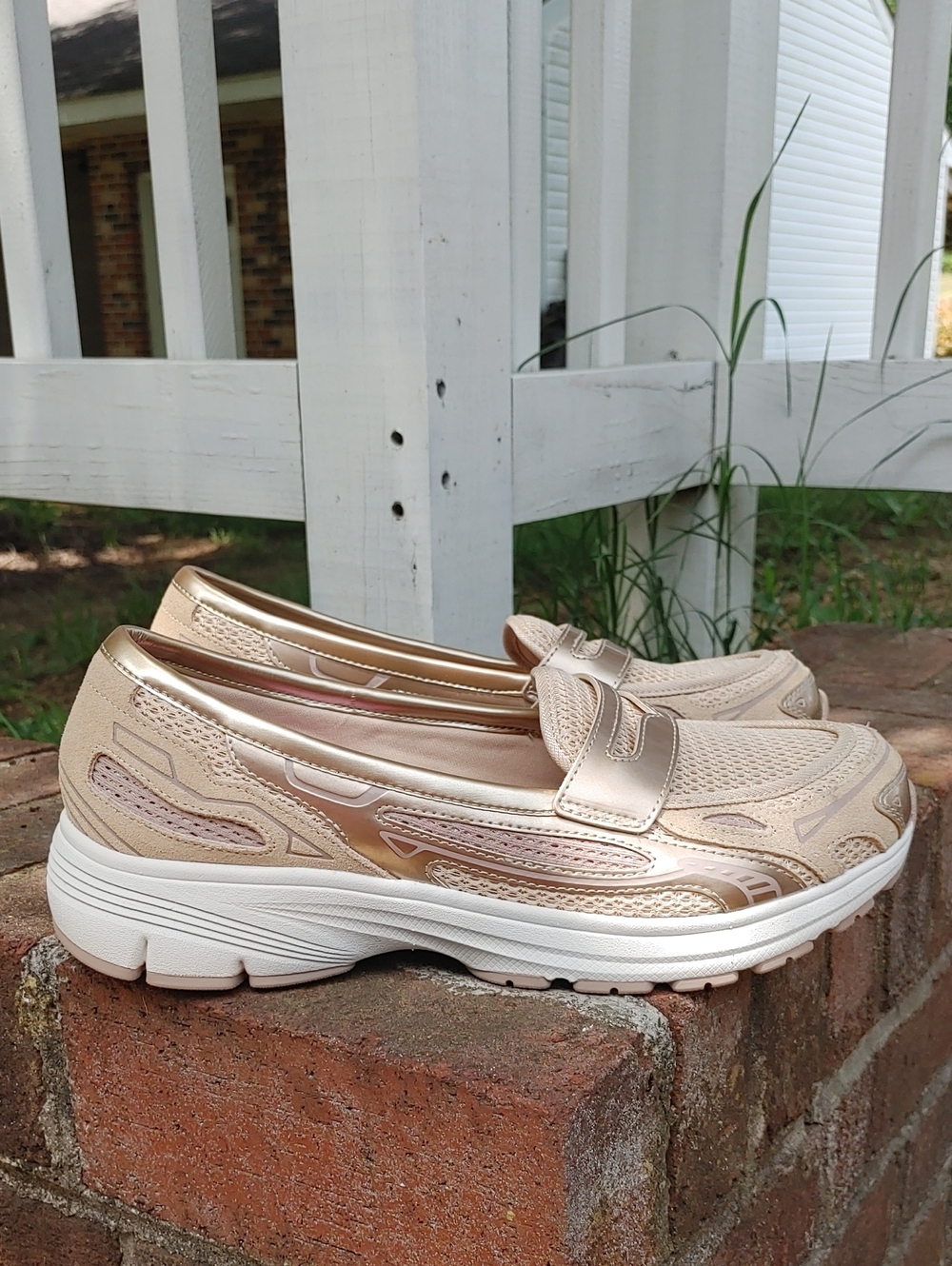 Skechers Var-City Gold Slip On Sneakers Size 11 (1029)